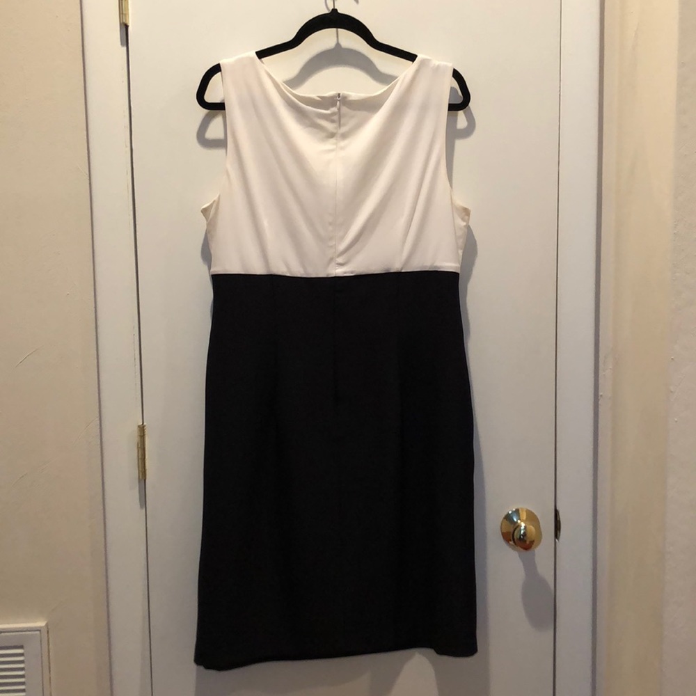 Black and white formal dress - Picture 2 of 3